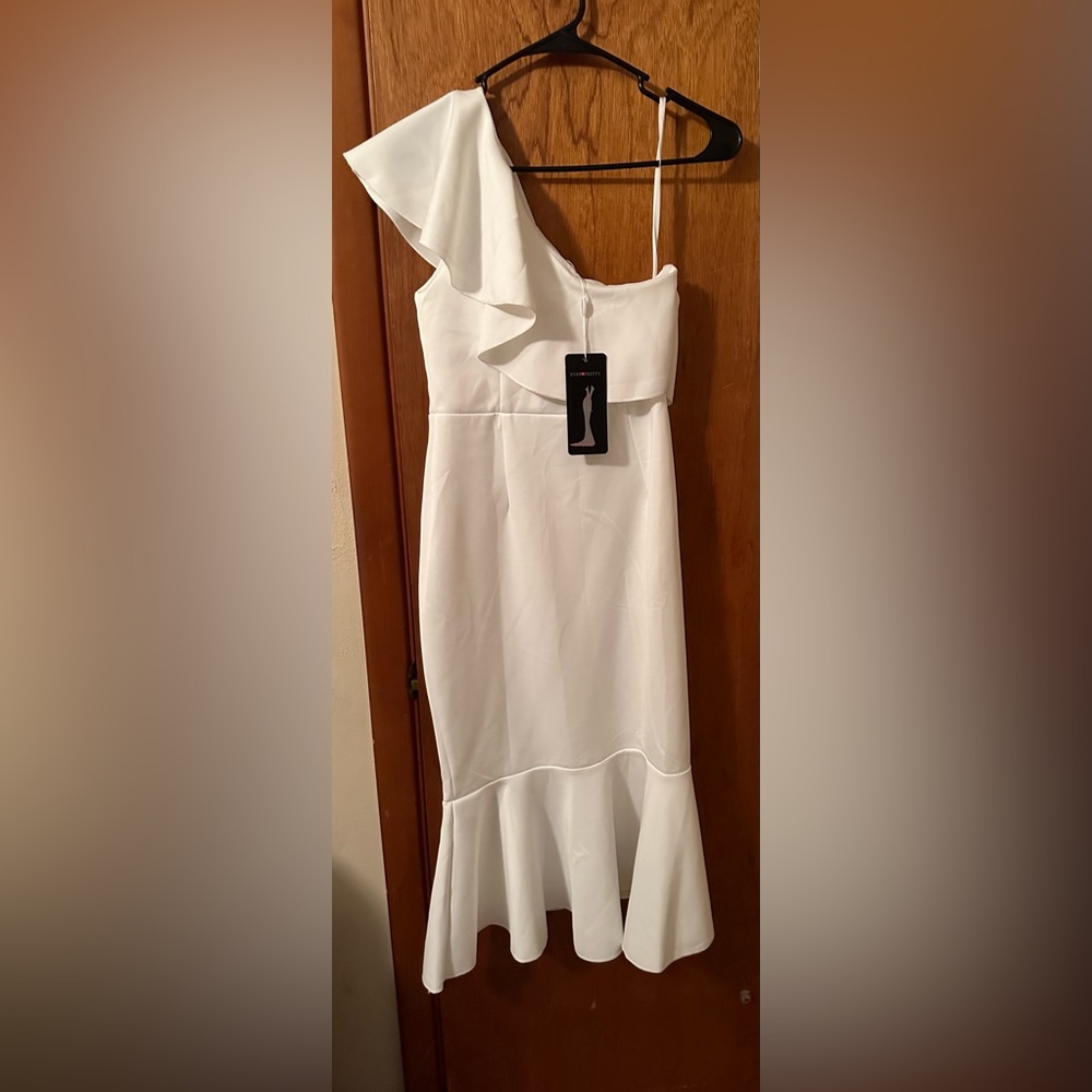 Ever Pretty White Off-the-Shoulder Dress